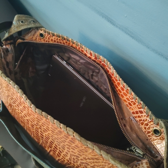 Unique, one of a kind, leather and snake skin messenger bag by Novi Sudiono. - Picture 13 of 15